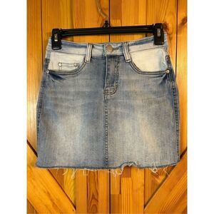 Dollhouse Women’s Junior Denim Cut-Off  Mini Jean Skirt Size 24/0 (0335)